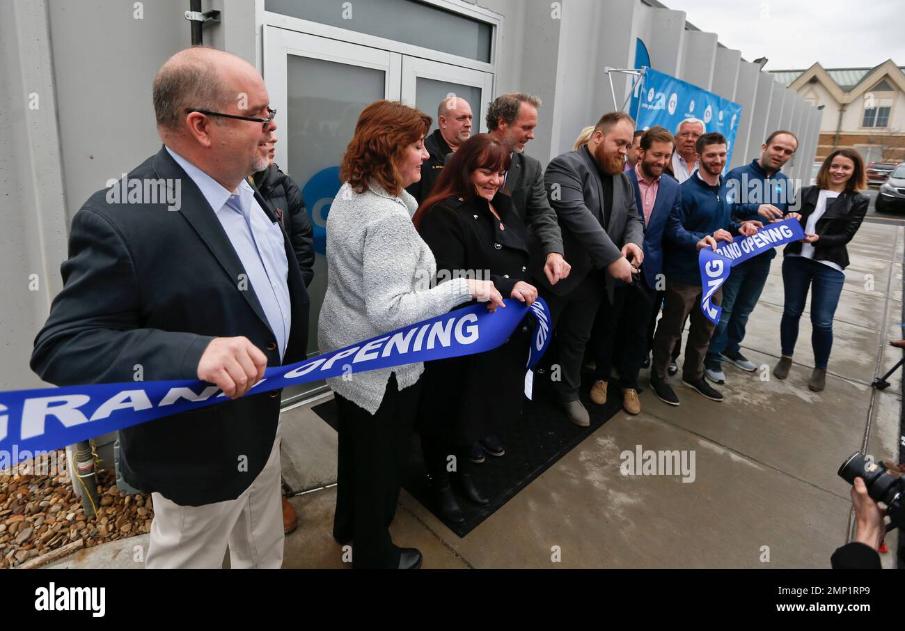 Mayor Ben Smith at ribbon cutting